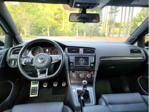 2017 Volkswagen Golf GTI SE 4-Door